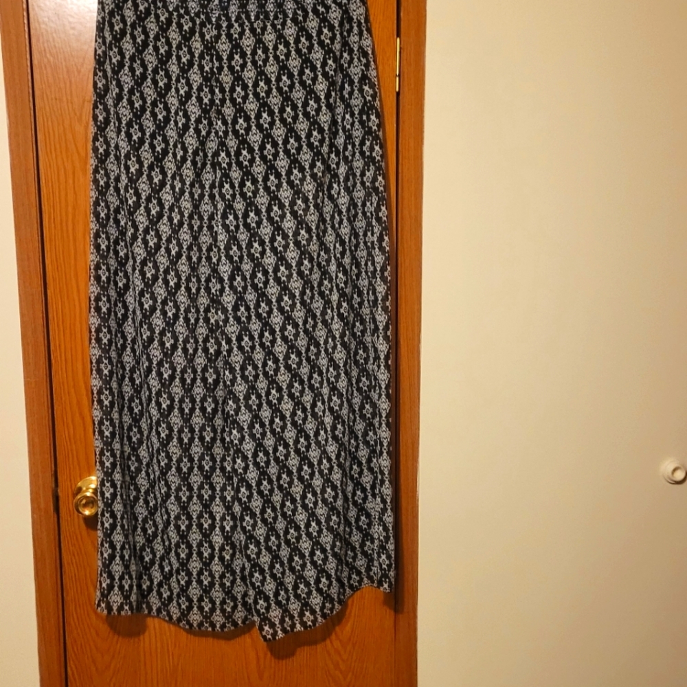 Woman's silky dress shear pants. Heart Soul brand size XL Black Grey Spring